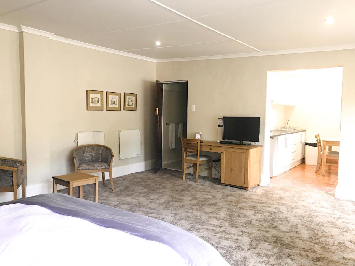 Milner Manor Hotel Grahamstown Bagian luar foto