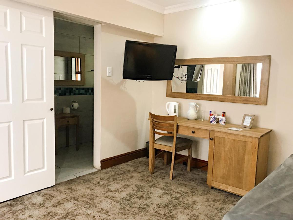 Milner Manor Hotel Grahamstown Bagian luar foto