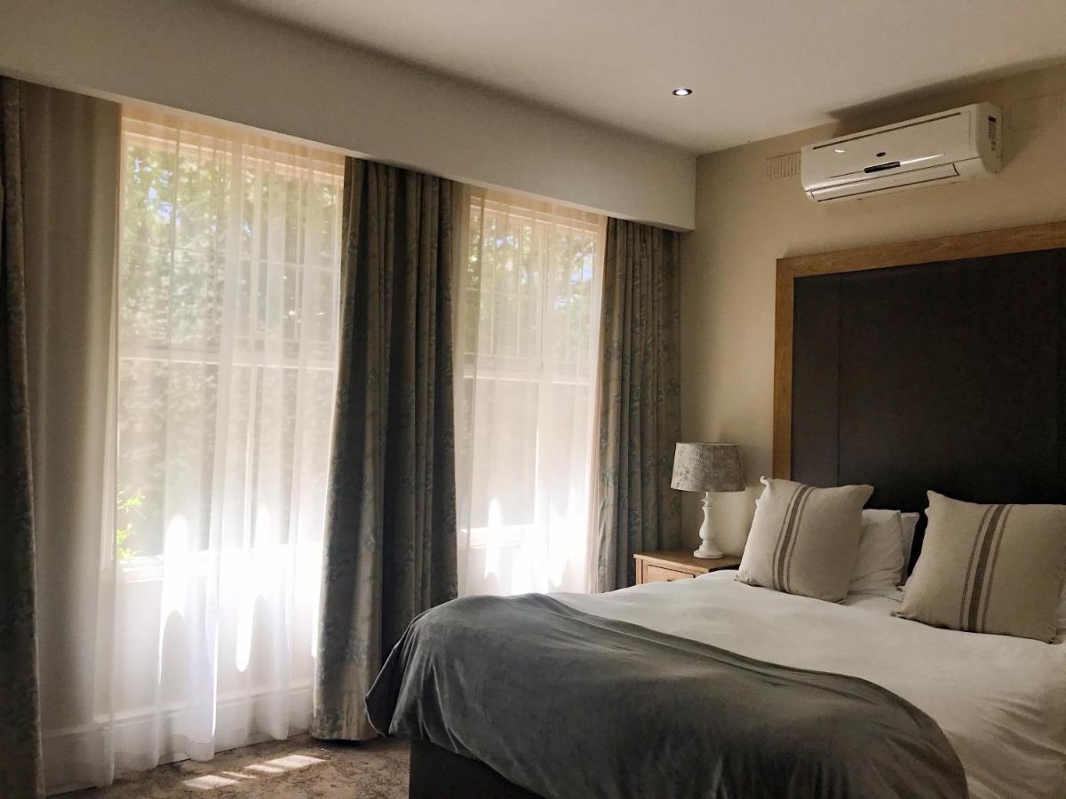 Milner Manor Hotel Grahamstown Bagian luar foto